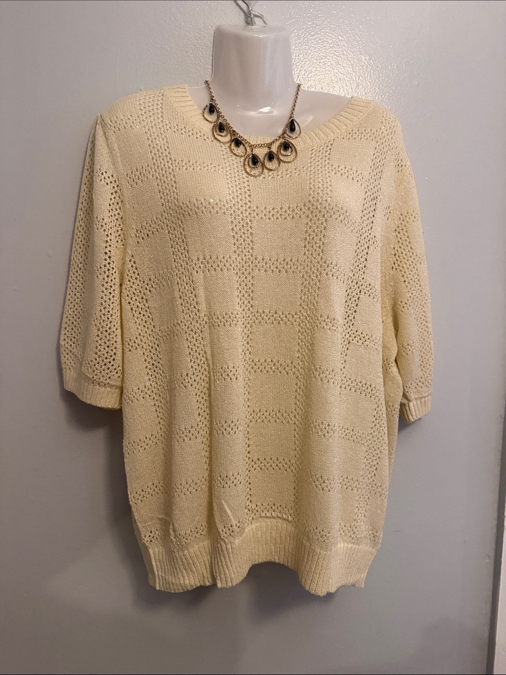 Women's Cream Knit Lightweight Sweater - V-Neck